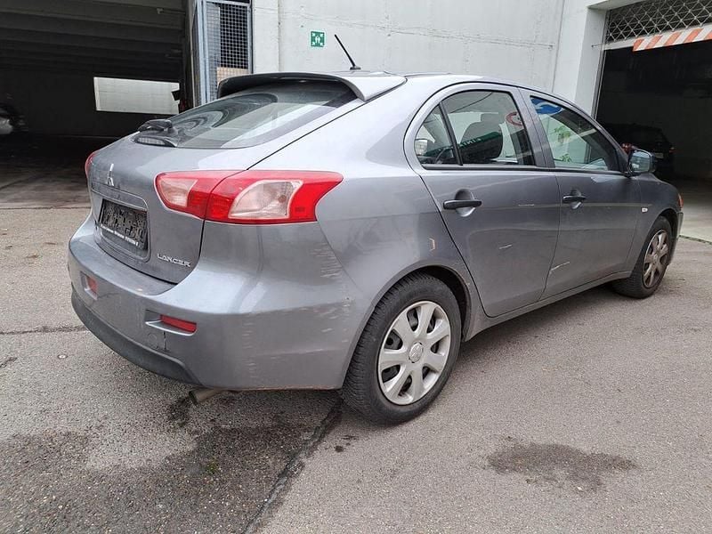 Gebraucht Mitsubishi Lancer Sportback Basis 117 PS (86 kW) 2017 Grau Limousine