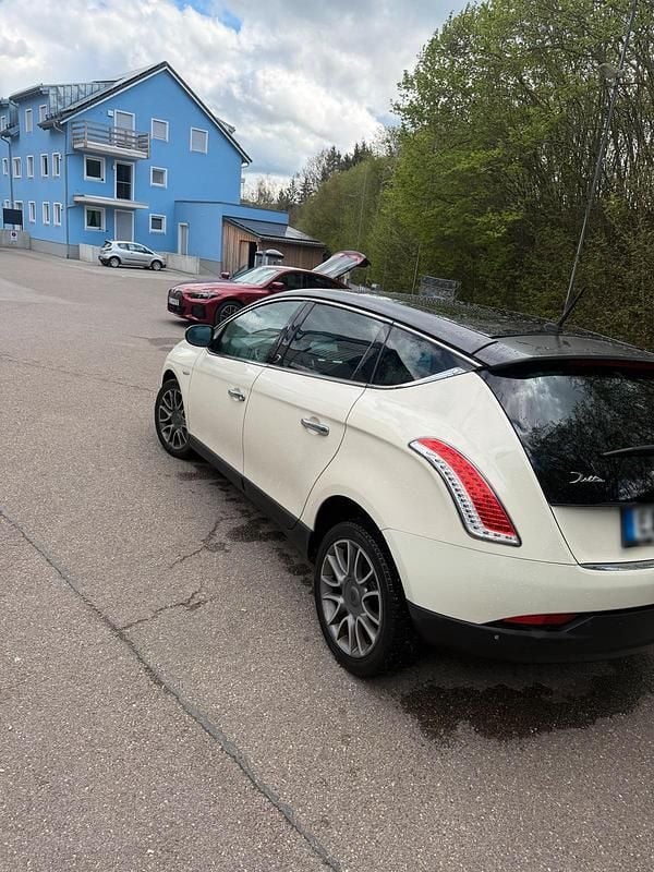 Usata Lancia Delta 120 CV (88 kW) 2009 Beige Utilitaria