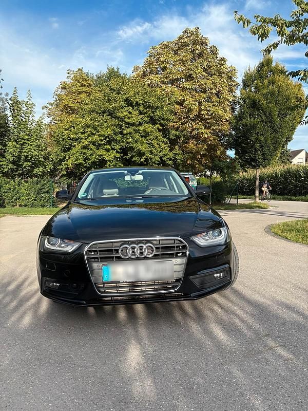 Schwarz Gebraucht 2015 Audi A4 Limousine | 15.500 € (Etwas zu teuer) - Bild 1/4