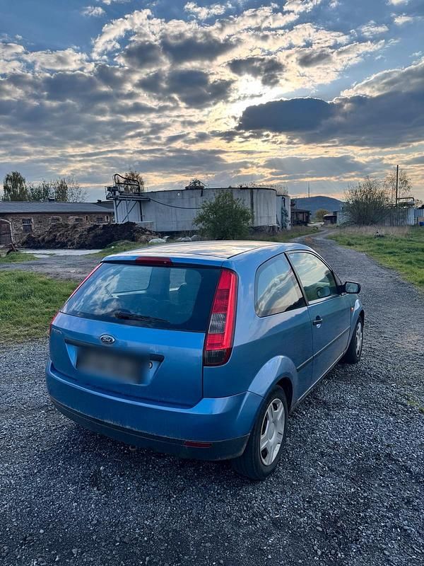 Usata Ford Fiesta 75 CV (55 kW) 2003 Blu Utilitaria