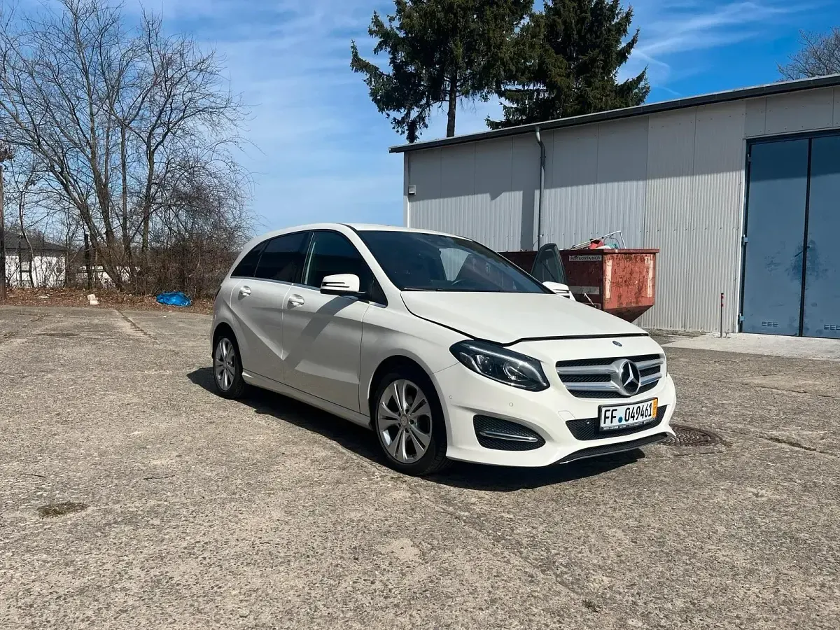Gebraucht Mercedes B220 177 PS (130 kW) 2017 Weiß Van / Kleinbus