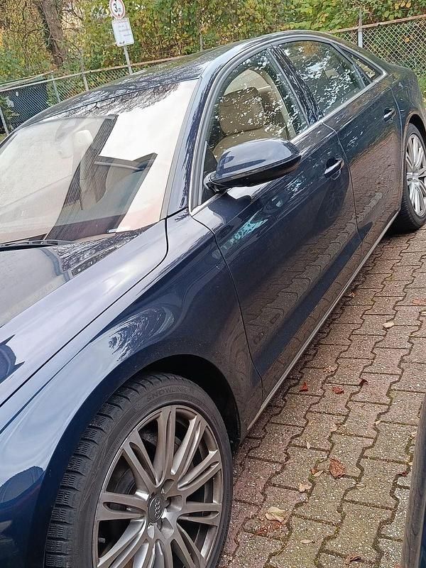 Blau Gebraucht 2011 Audi A8L Limousine | 22.500 € (Teuer) - Bild 1/4