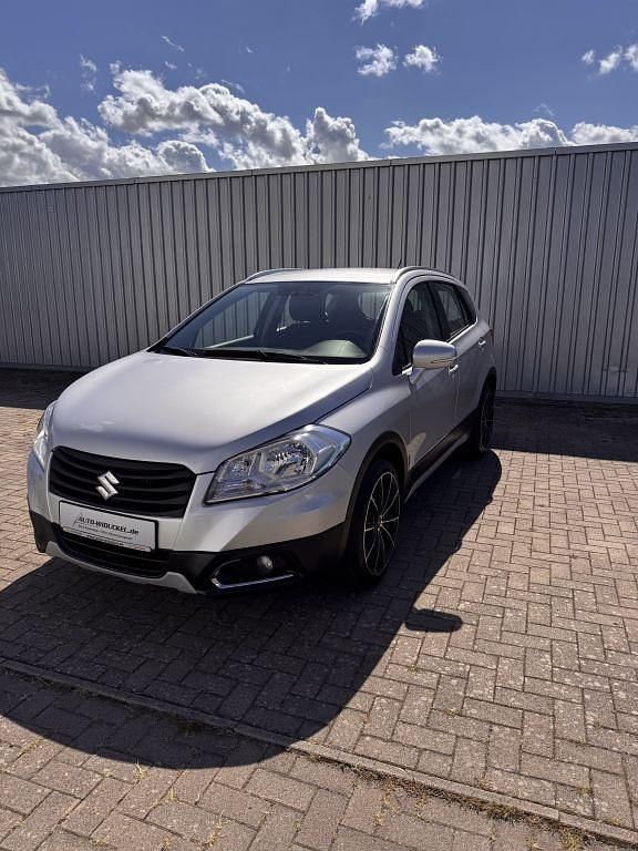 Silber Gebraucht 2014 Suzuki SX4 S-Cross Comfort SUV | 12.990 € (Teuer) - Bild 1/4