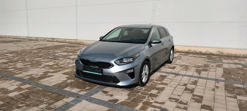 Grau Gebraucht 2020 Kia Ceed Kleinwagen | 16.699 € (Fairer Preis) - Bild 1/4