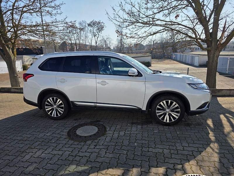 Gebraucht Mitsubishi Outlander 167 PS (122 kW) 2021 Weiß SUV