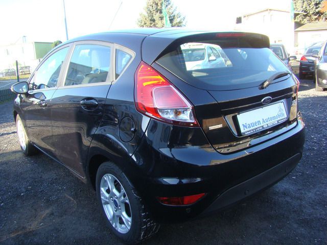 Gebraucht Ford Fiesta 101 PS (74 kW) 2013 Schwarz metallic Kleinwagen