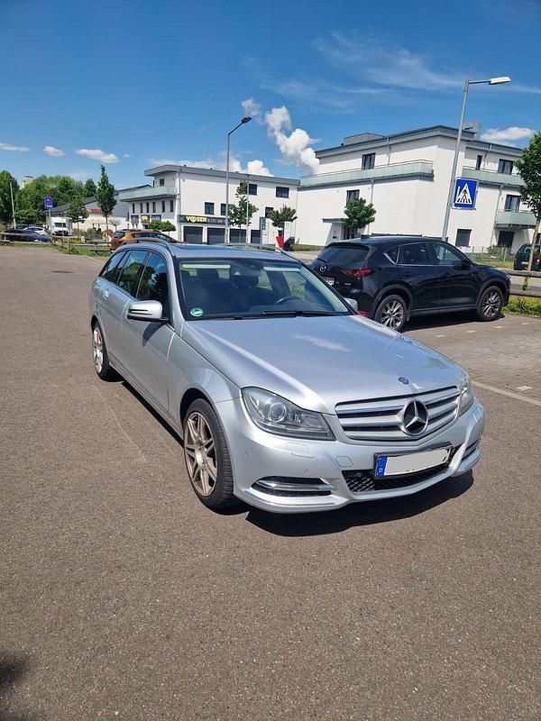 Silber Gebraucht 2013 Mercedes C180 Kombi | 8.400 € (Superpreis) - Bild 1/4