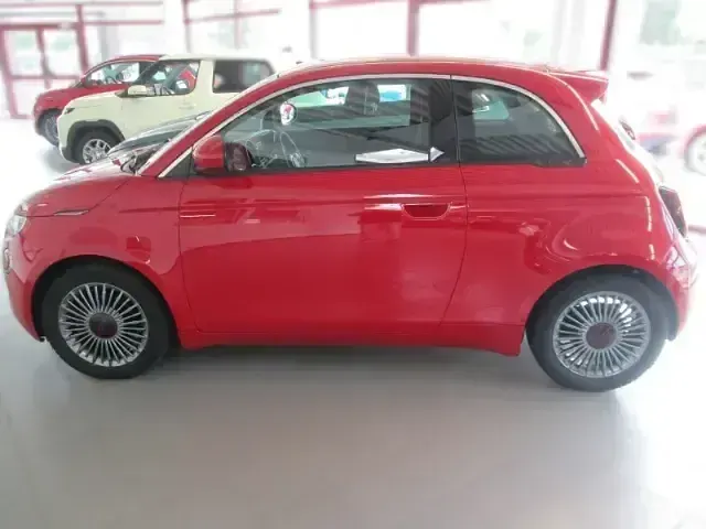 Gebraucht Fiat 500e Red 86 kW (118 PS) 2022 Red vr111/a) (rot Kleinwagen