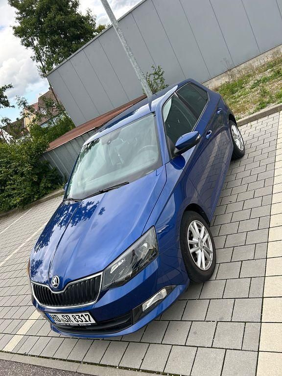 Blau Gebraucht 2015 Skoda Fabia Kleinwagen | 7.200 € (Guter Preis) - Bild 1/4