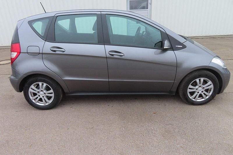 Gebraucht Mercedes A160 82 PS (60 kW) 2011 Grau Kleinwagen