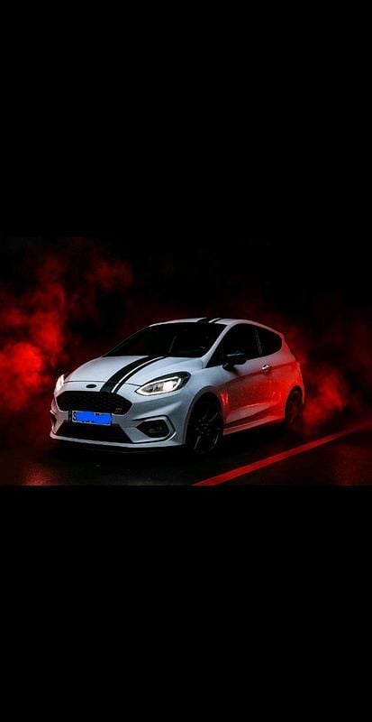 Weiß Gebraucht 2017 Ford Fiesta ST-Line Kleinwagen | 13.100 € (Teuer) - Bild 1/4