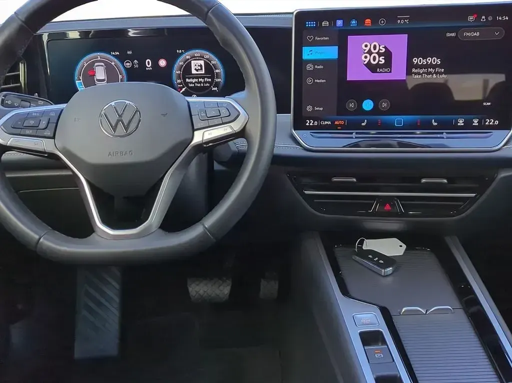 Gebraucht VW Passat IQ Drive 150 PS (110 kW) 2024 Maripositgrün met. Kombi