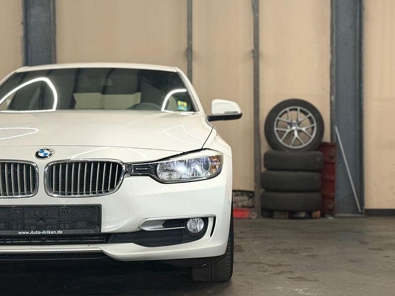 Gebraucht BMW 318 Sport Line 143 PS (105 kW) 2013 Weiß Limousine