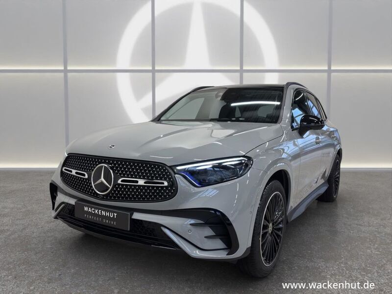 Grau Gebraucht 2025 Mercedes GLC300 AMG line SUV | 73.590 € (Teuer) - Bild 1/4