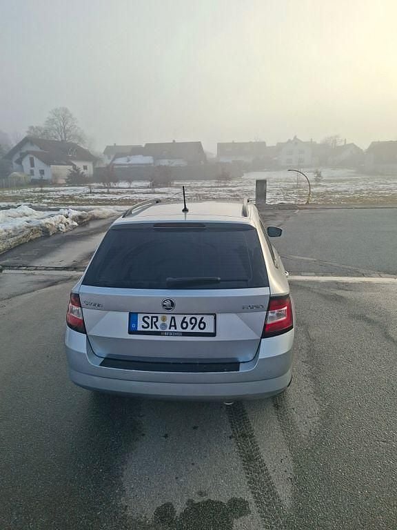 Gebraucht Skoda Fabia Ambition 90 PS (66 kW) 2016 Silber Kombi