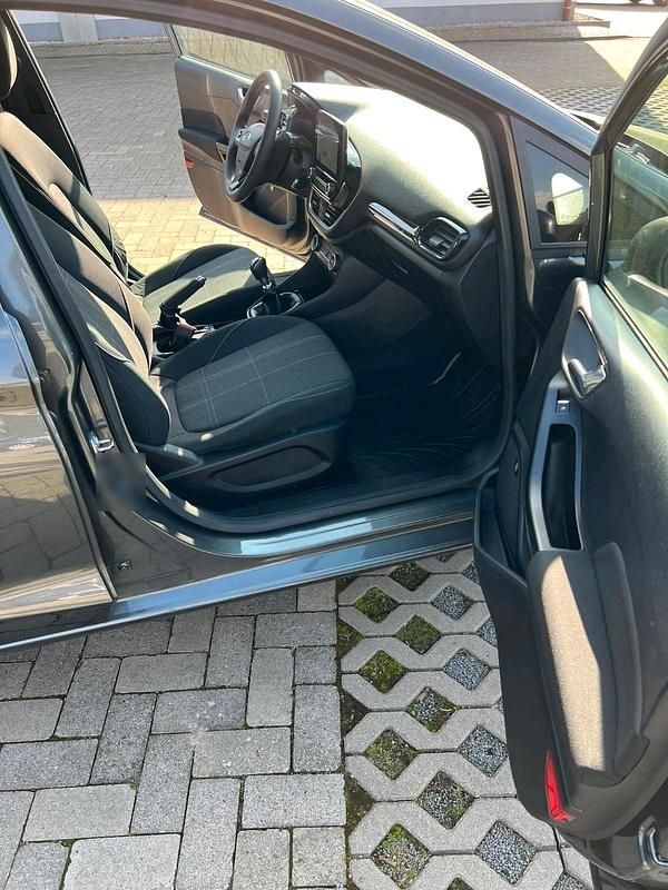 Gebraucht Ford Fiesta Titanium 86 PS (63 kW) 2017 Grau Kleinwagen