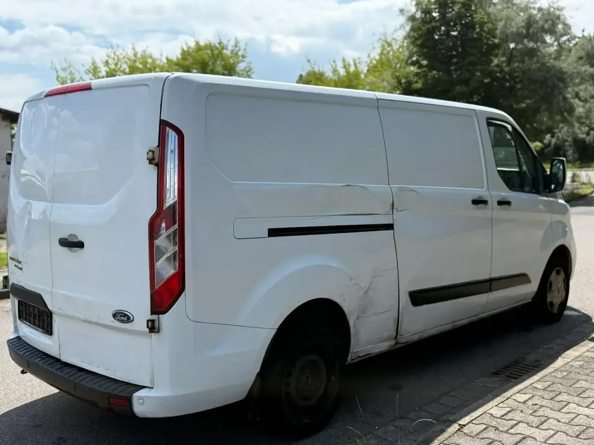 Gebraucht Ford Transit Custom 131 PS (96 kW) 2019 Weiß Van / Kleinbus