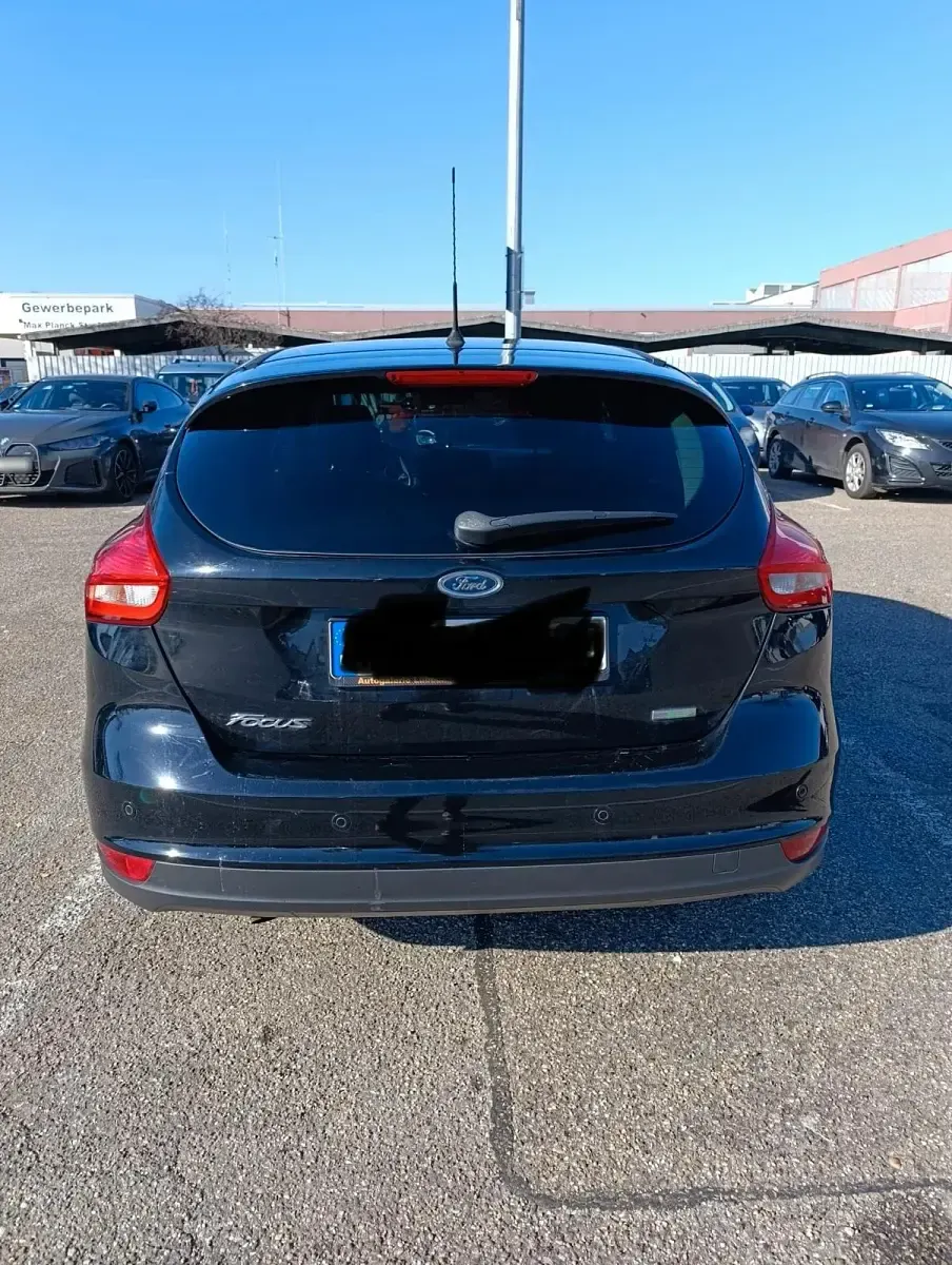 Używany Ford Focus Titanium 125 KM (91 kW) 2015 Czarny Sedan/Limuzyna