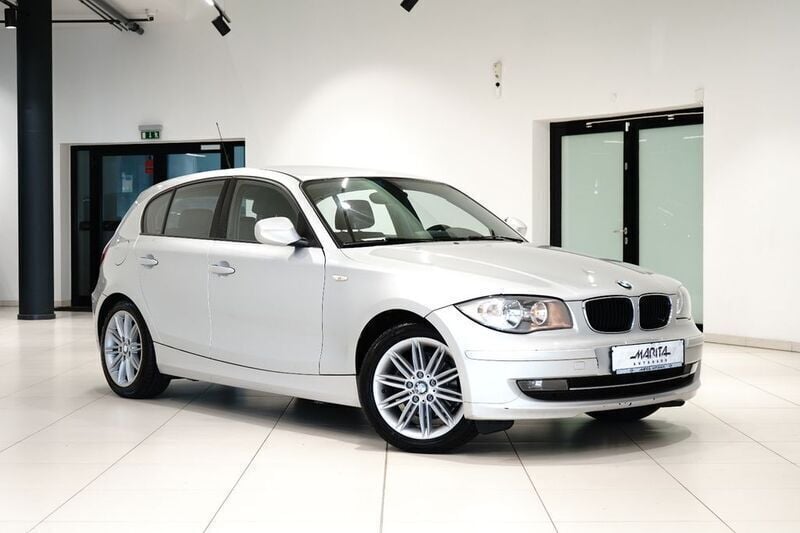 Silber Gebraucht 2010 BMW 118 Advantage Kleinwagen | 5.749 € (Etwas zu teuer) - Bild 1/4