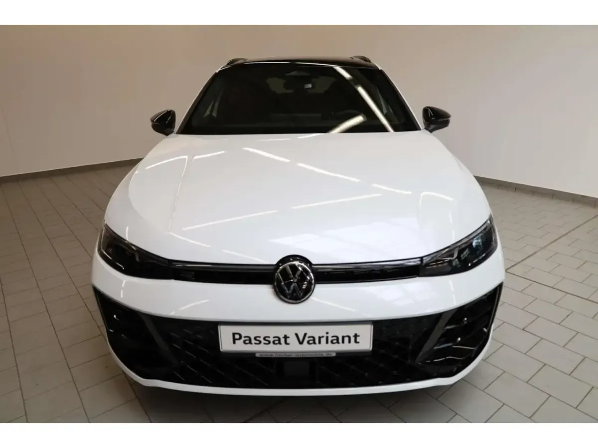 Gebraucht VW Passat R-line 272 PS (200 kW) 2025 Weiß Kombi