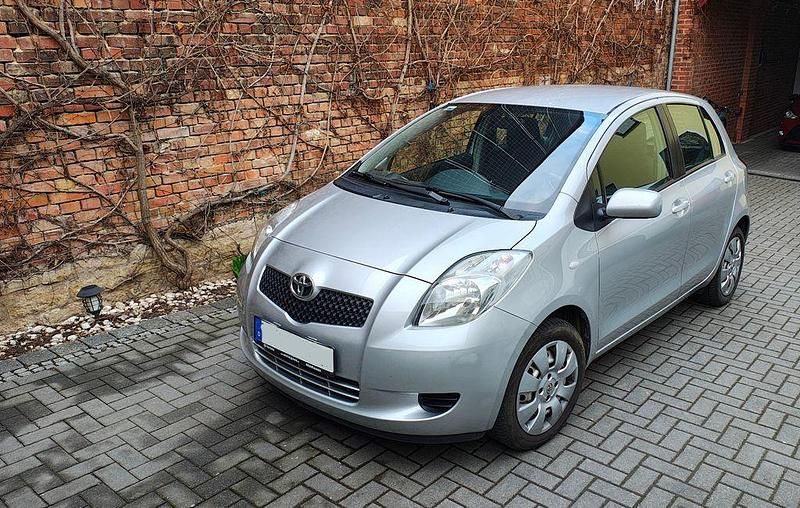 Gebraucht Toyota Yaris Sol 87 PS (63 kW) 2007 Silber Kleinwagen