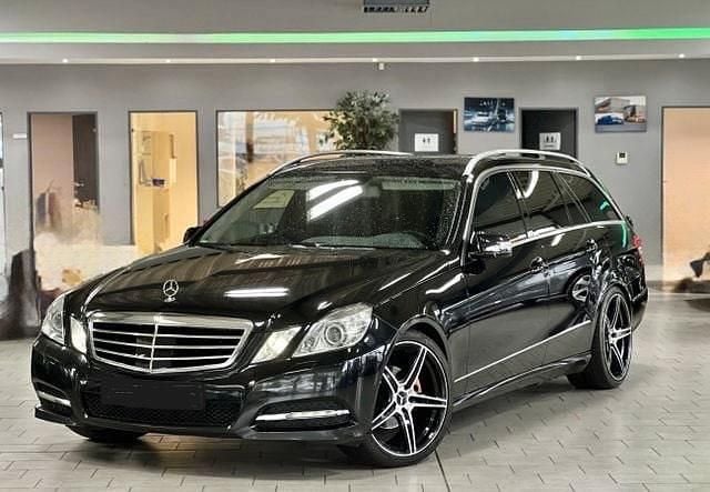 Gebraucht Mercedes E220 170 PS (125 kW) 2011 Schwarz Kombi