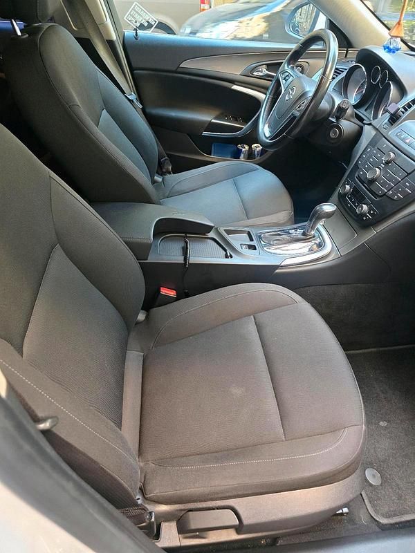 Weiß Gebraucht 2013 Opel Insignia Kombi | 4.000 € (Guter Preis) - Bild 1/4