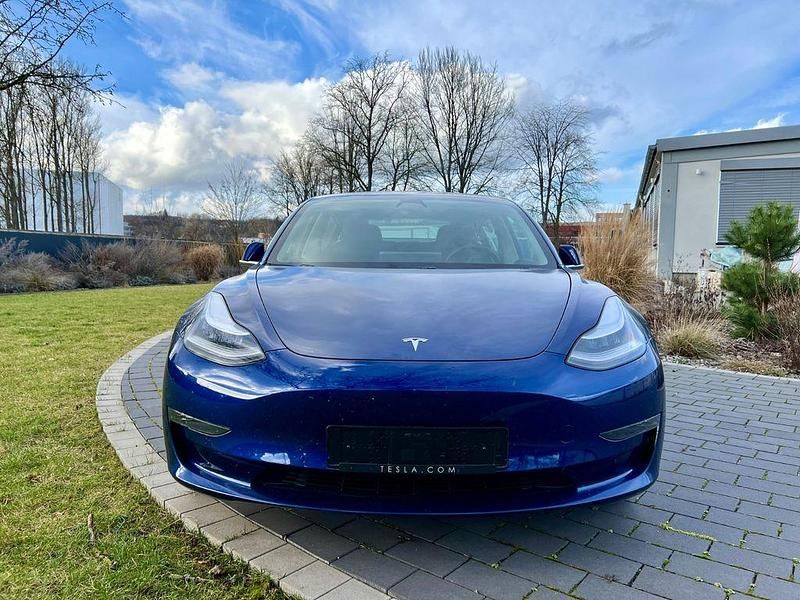 Second-hand Tesla Model 3 366 kW (498 CP) 2020 Albastru Berlinǎ