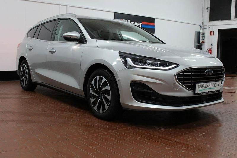 Gebraucht Ford Focus Titanium 120 PS (88 kW) 2022 Silber Limousine