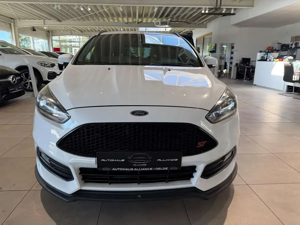 Gebraucht Ford Focus ST 185 PS (136 kW) 2016 Frostweiß Kombi