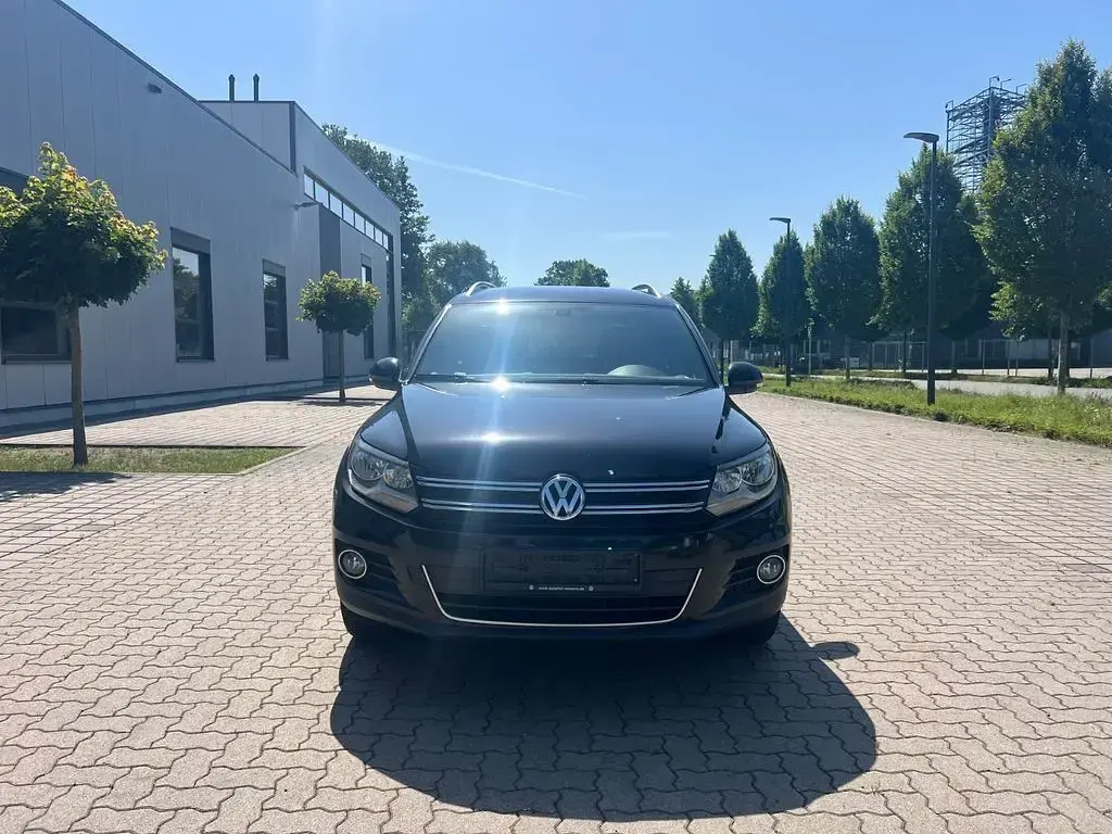 Gebraucht VW Tiguan LOUNGE 140 PS (102 kW) 2015 Schwarz SUV