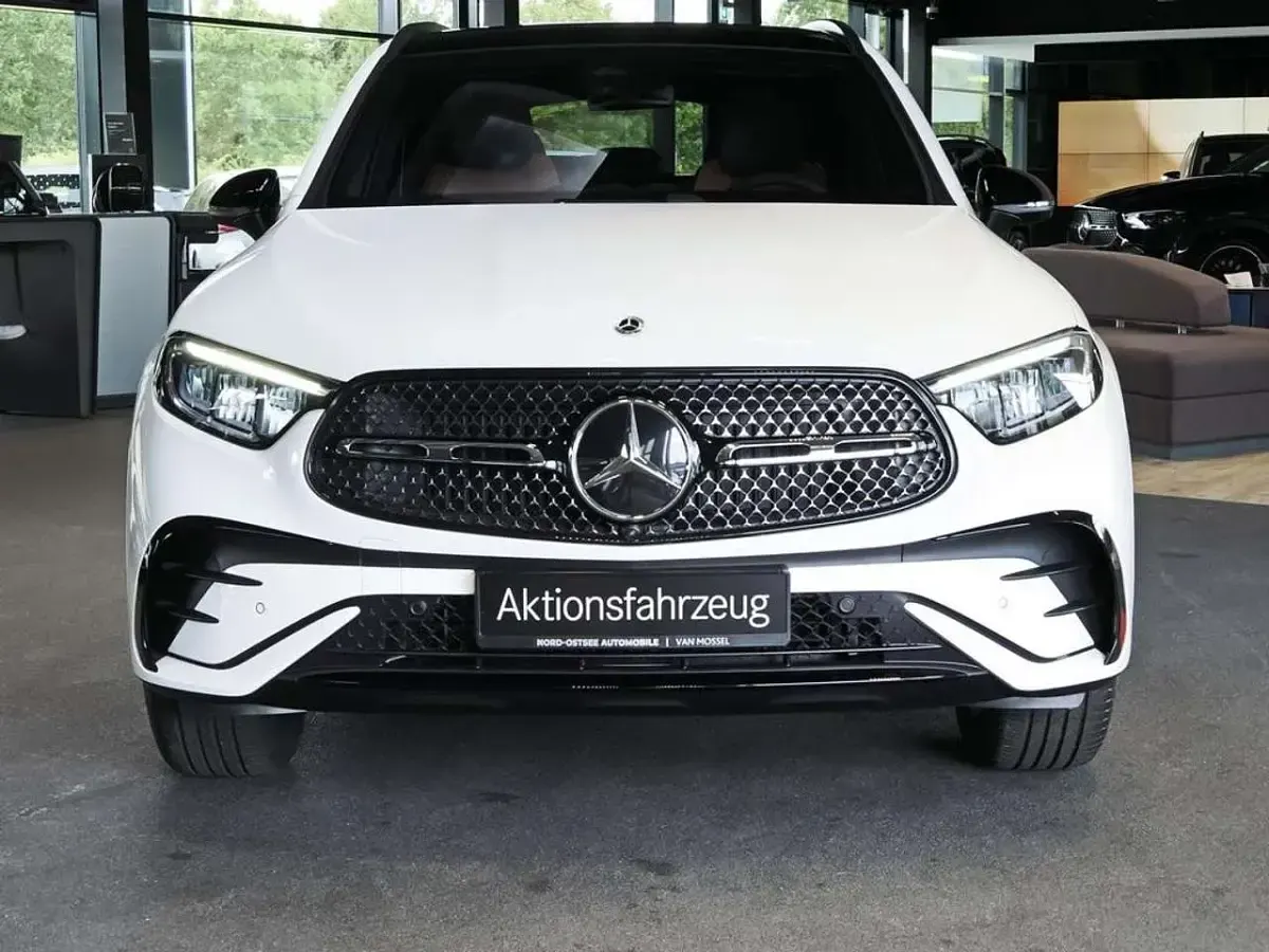 Gebraucht Mercedes GLC200 AMG 163 PS (119 kW) 2026 Weiß SUV