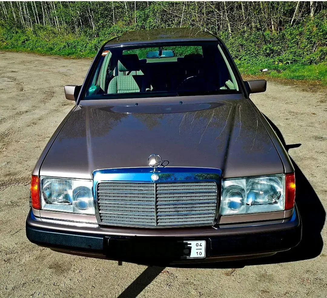 Gebraucht Mercedes E220 150 PS (110 kW) 1993 Andere farben Limousine