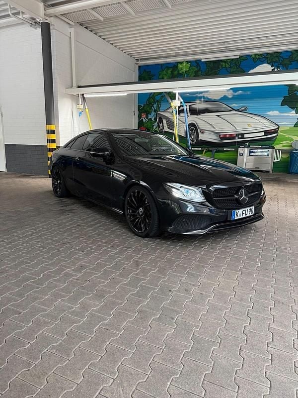 Schwarz Gebraucht 2018 Mercedes E200 Coupé | 29.200 € (Fairer Preis) - Bild 1/4