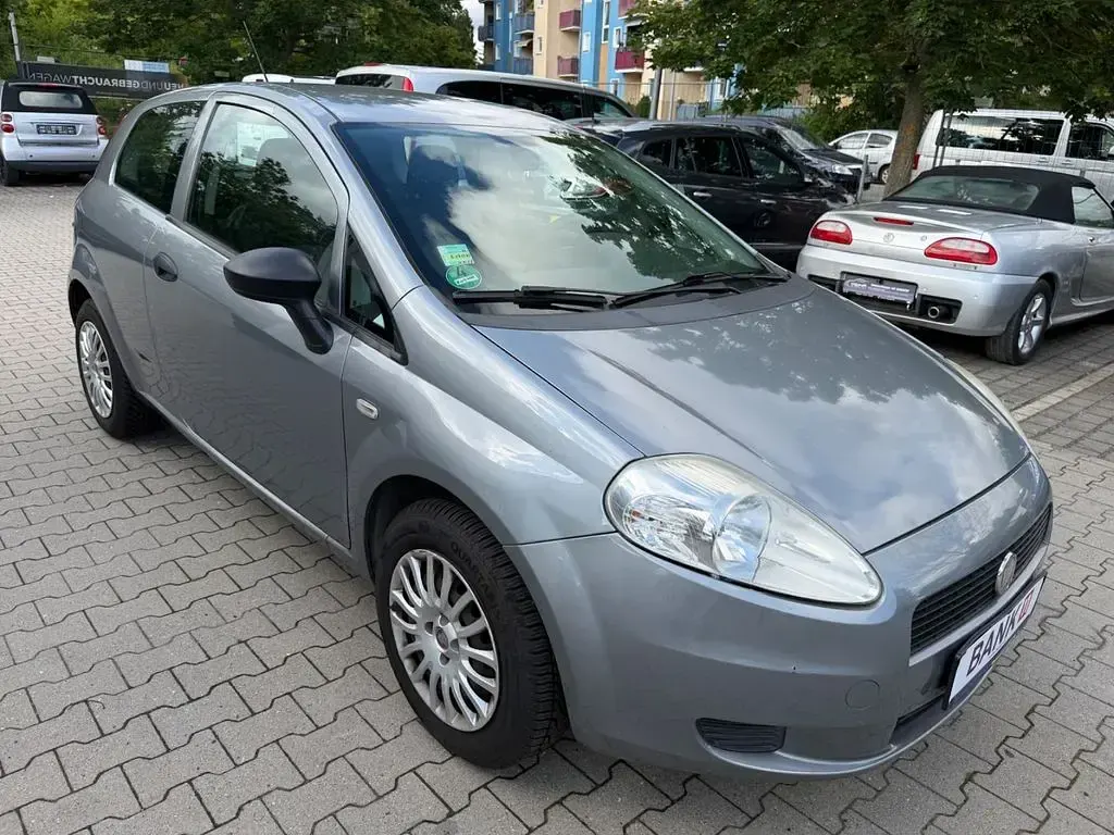 Gebraucht Fiat Grande Punto Basis 69 PS (50 kW) 2012 Grau Kleinwagen