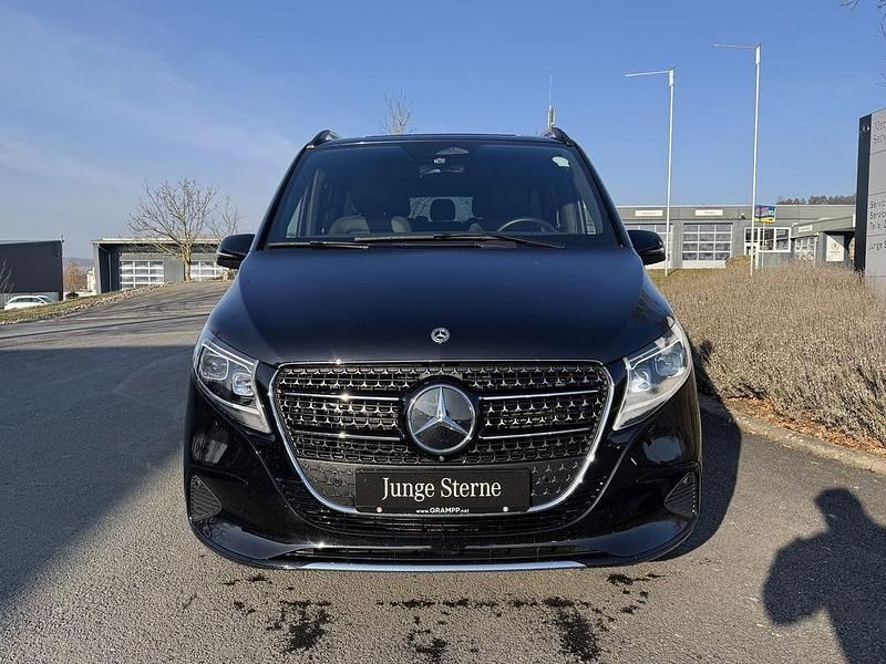 Gebraucht Mercedes V300 237 PS (174 kW) 2024 Schwarz Van / Kleinbus