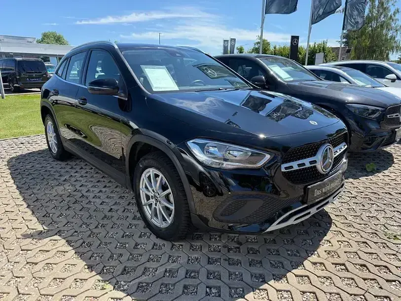 Gebraucht Mercedes GLA180 136 PS (100 kW) 2023 Schwarz SUV