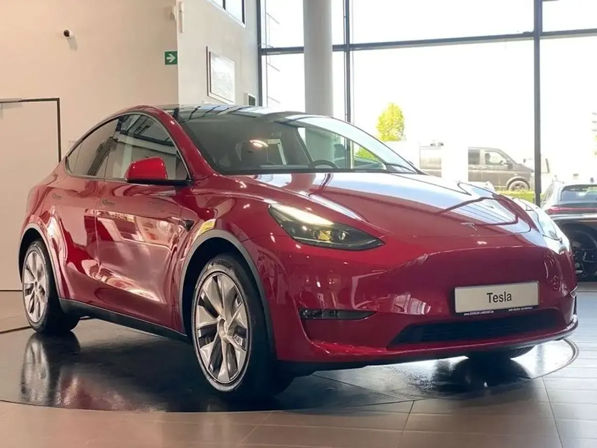 Gebraucht Tesla Model Y Long Range AWD 378 kW (514 PS) 2022 Rot SUV