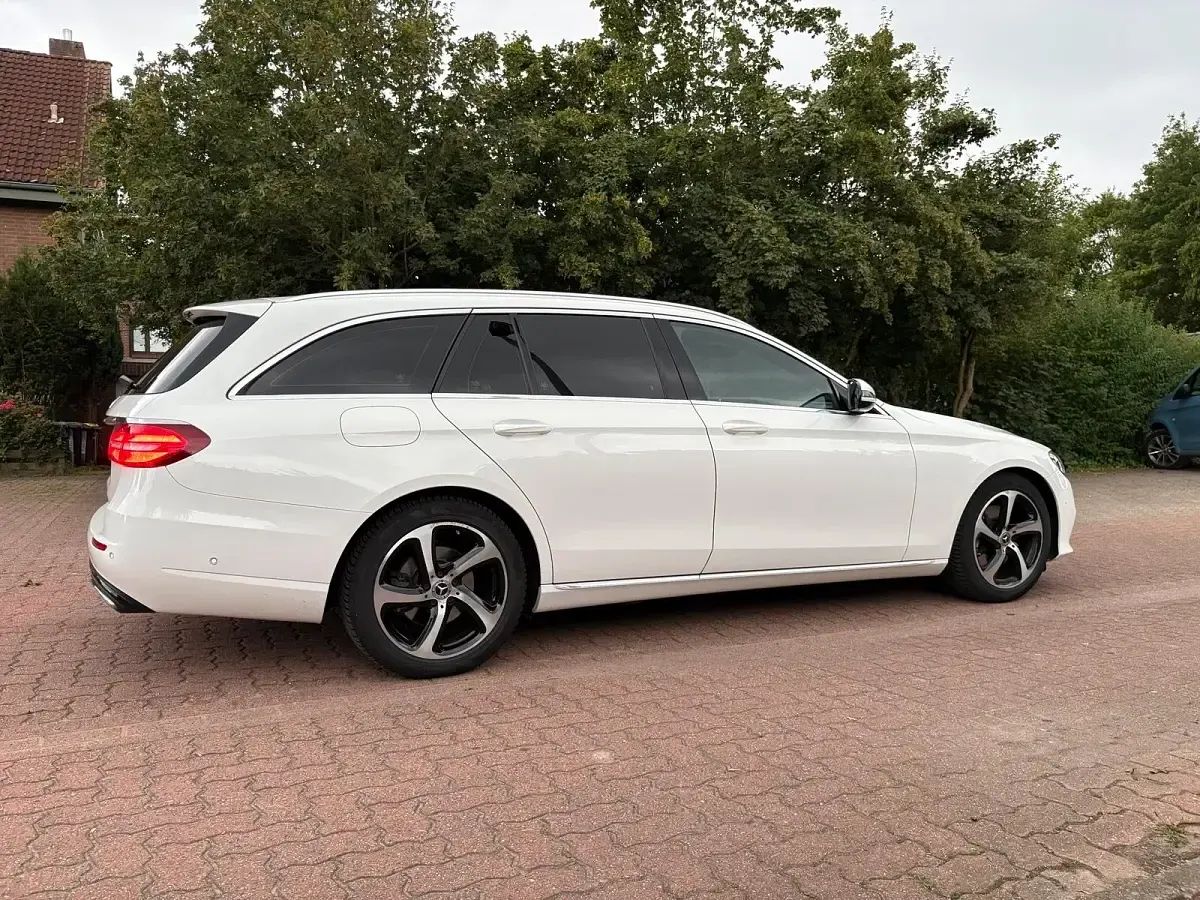 Gebraucht Mercedes E220 Avantgarde 194 PS (142 kW) 2019 Weiß Kombi