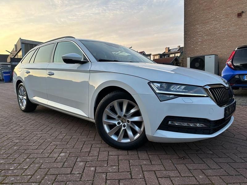 Gebraucht Skoda Superb 200 PS (147 kW) 2023 Weiß Limousine