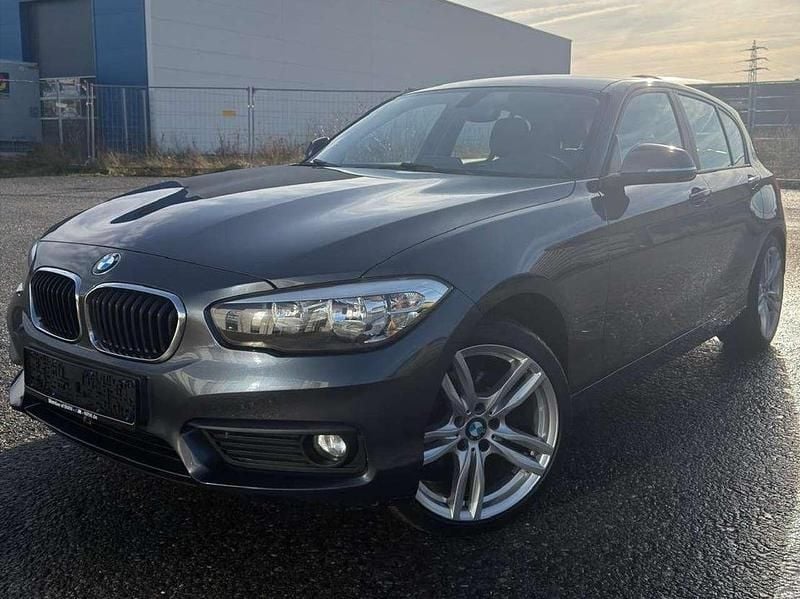 Grau Gebraucht 2017 BMW 118 Advantage Kleinwagen | 11.999 € (Superpreis) - Bild 1/4