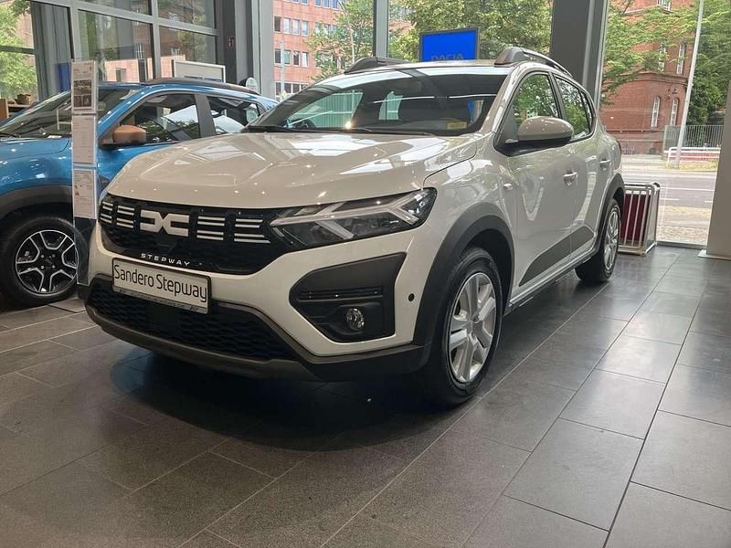 Arktisweiß Gebraucht 2024 Dacia Sandero Expression Kleinwagen | 17.698 € (Fairer Preis) - Bild 1/4