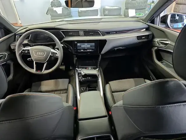 Gebraucht Audi e-tron Sportback S-Line 300 kW (408 PS) 2023 Mythosschwarz metallic SUV
