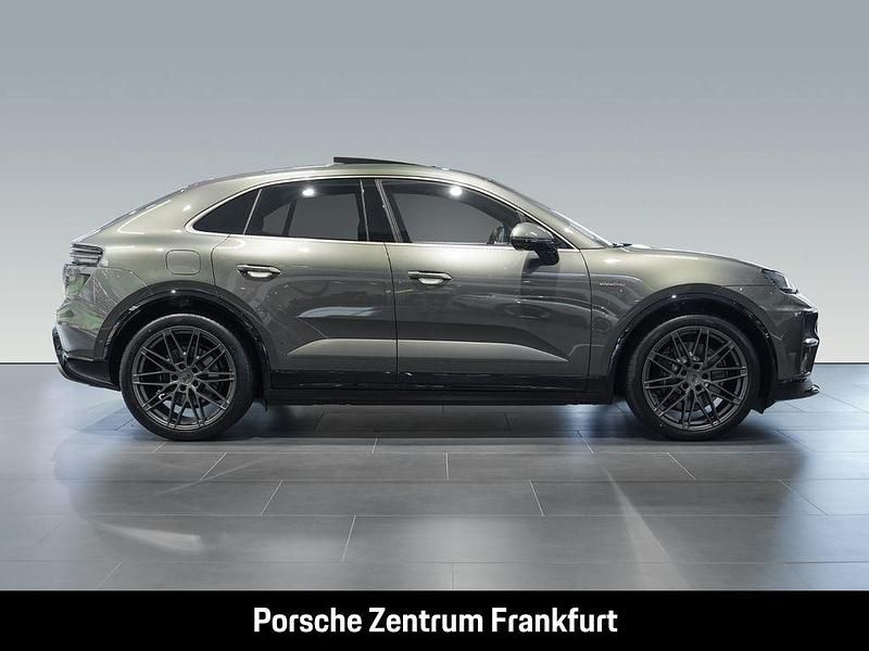 Gebraucht Porsche Macan Turbo 469 kW (639 PS) 2025 Aventuringrünmetallic SUV