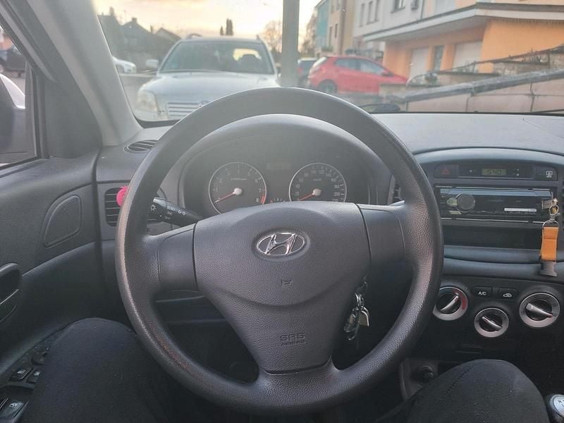 Gebraucht Hyundai Accent 97 PS (71 kW) 2008 Grau Kleinwagen