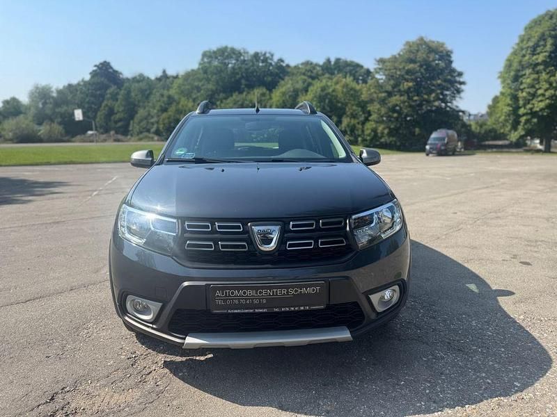 Grau Gebraucht 2020 Dacia Sandero Prestige Kleinwagen | 11.990 € (Fairer Preis) - Bild 1/4