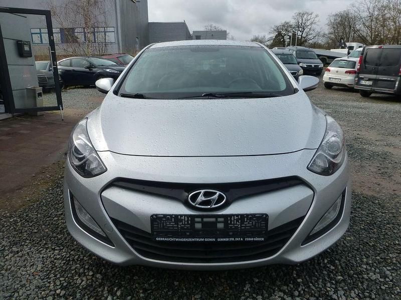 Gebraucht Hyundai i30 90 PS (66 kW) 2012 Silber Limousine