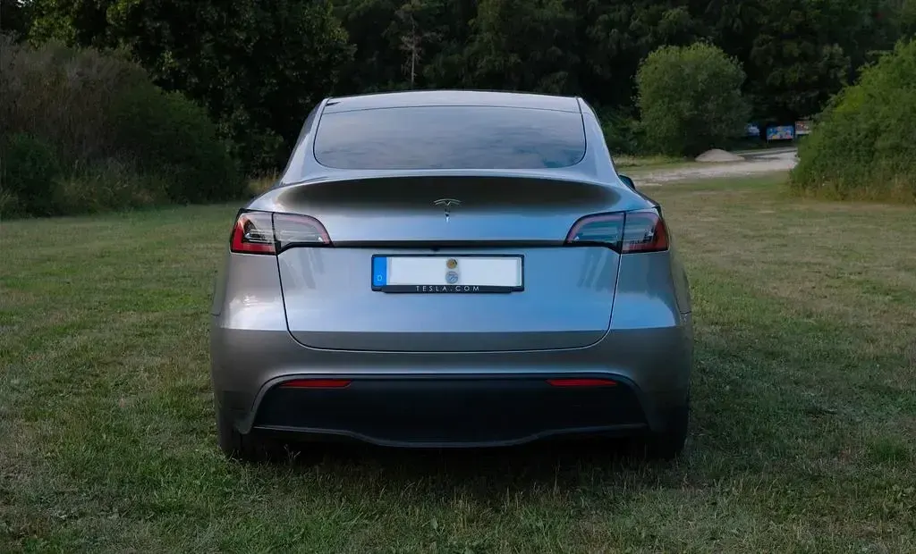 Gebraucht Tesla Model Y 219 kW (299 PS) 2024 Silber SUV