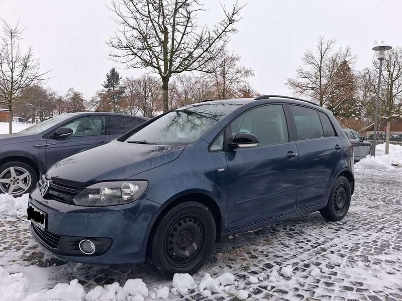 Blau Gebraucht 2013 VW Golf Match Limousine | 8.400 € (Superpreis) - Bild 1/4