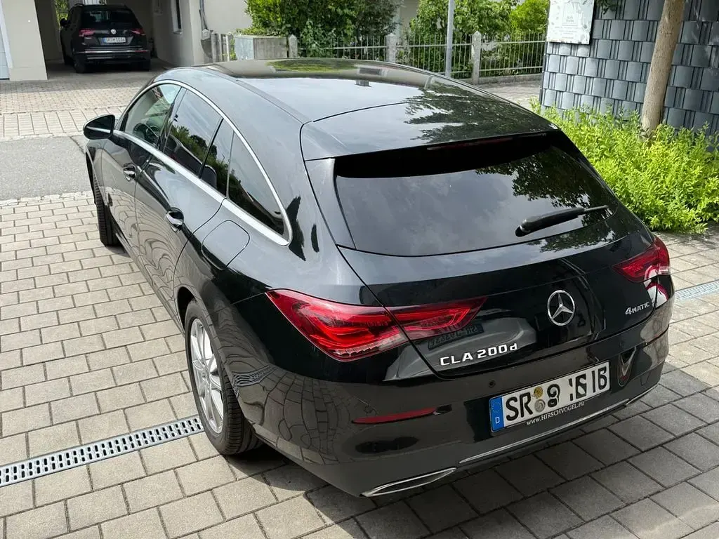 Gebraucht Mercedes CLA200 Shooting Brake 150 PS (110 kW) 2020 Schwarz Kombi